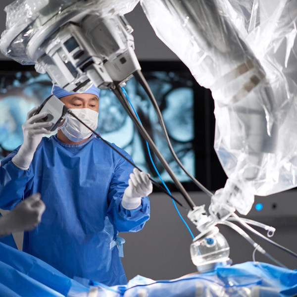 Surgeons installing da Vinci accessory to multiport system in an operating room
