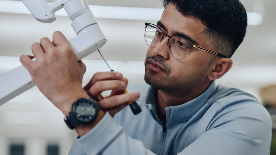 da Vinci hardware engineer, manufacturing engineer, software engineer, human factors 2